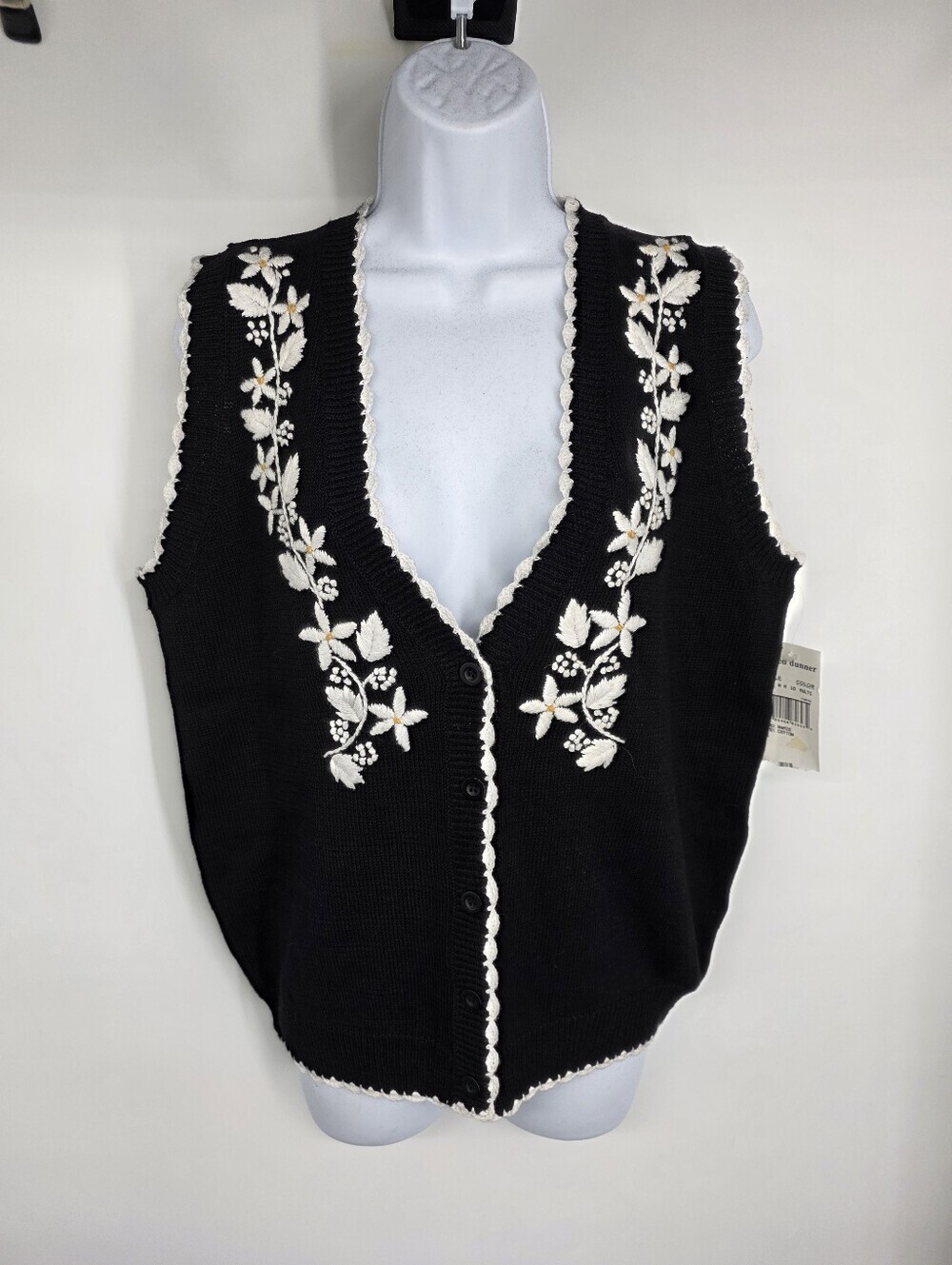 Alfred Dunner Sweater Vest Womens Small Black Knit Embroidered Floral Vintage